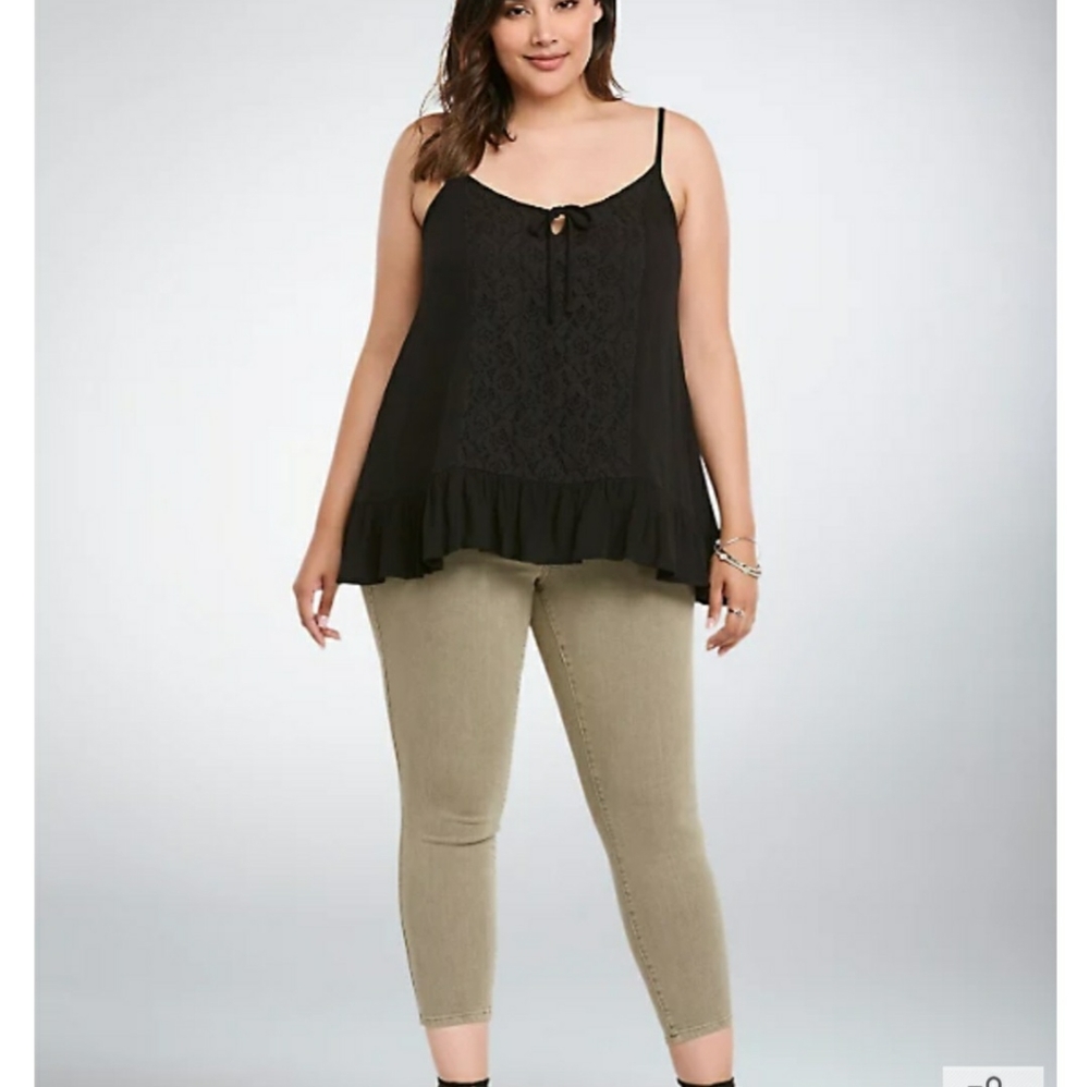 Black sharkbite tank with lace